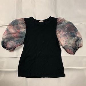 Black top flower print Sheer sleeves